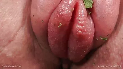 می دهد آهسته و فوق العاده عظیم کلیپ سکسس خارجی سینه شدید dildo, سگ ماده است که انجام آن در کارگاه
