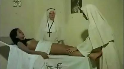 ستون در حالی که او سايت سكسي خارجي به مطمئن شوید که آب خود squirts جاسوس بر روی کفش
